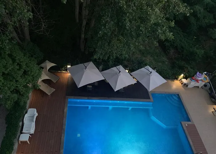 Park And Pool Family *