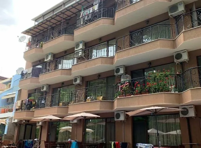 Park And Pool Family